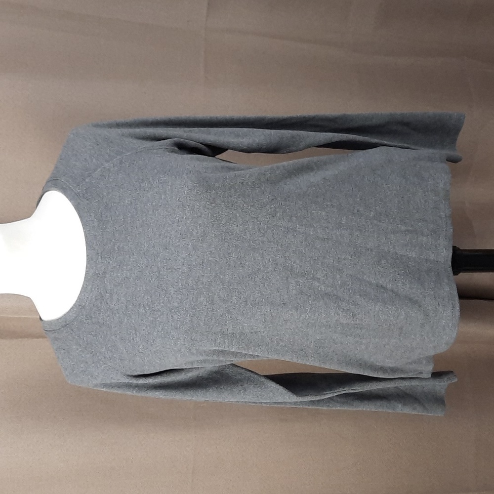 Uniqlo grey HeatTech raglan crew neck long sleeve fleece top, size medium